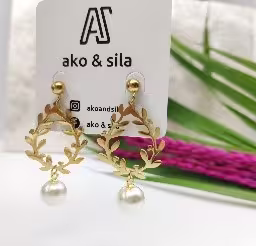 Gold Pearl Wreath Earrings