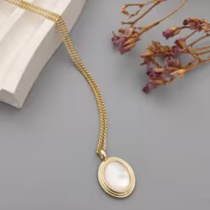 Gold Oval Pearl Frame Necklace