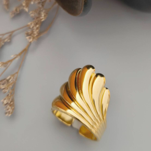 Gold Fan Shell Ring