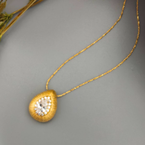 Gold Oval Pearl Pendant Necklace
