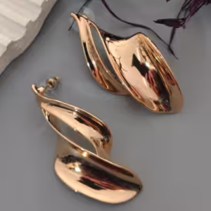 Gold Shell Curve Earrings