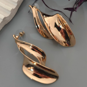 Golden Shell Curve Earrings