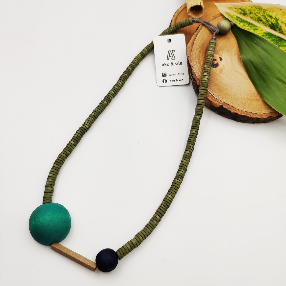 Green Bead Bar Wood Necklace