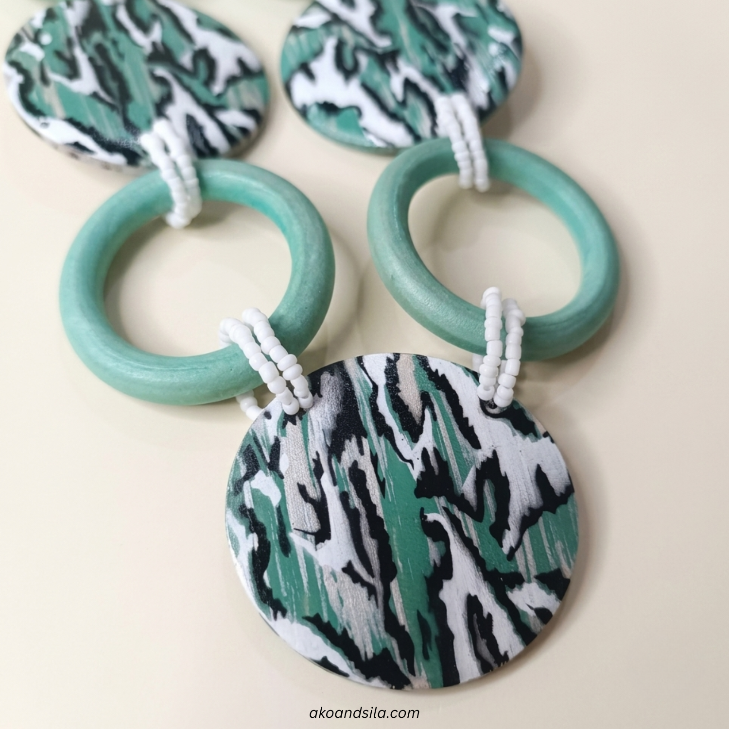 Green Pattern Link Necklace - Image 3
