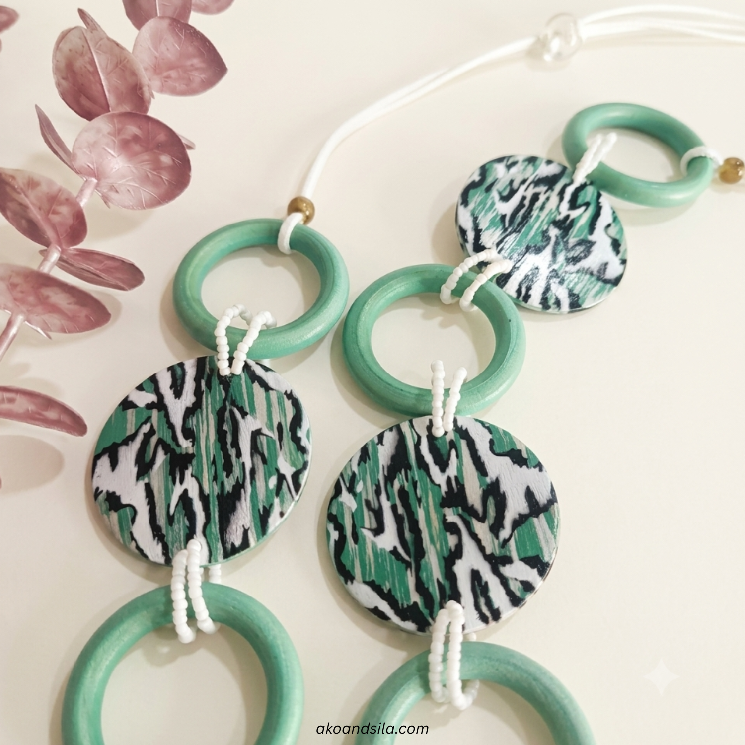 Green Pattern Link Necklace - Image 4