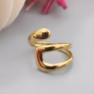 Gold Sculpted Swirl Ring