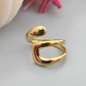 Golden Sculpted Swirl Ring
