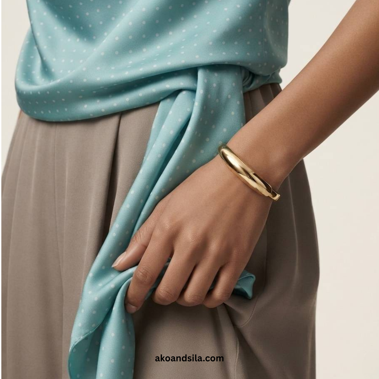 Golden Sleek Bangle Bracelet - Image 2