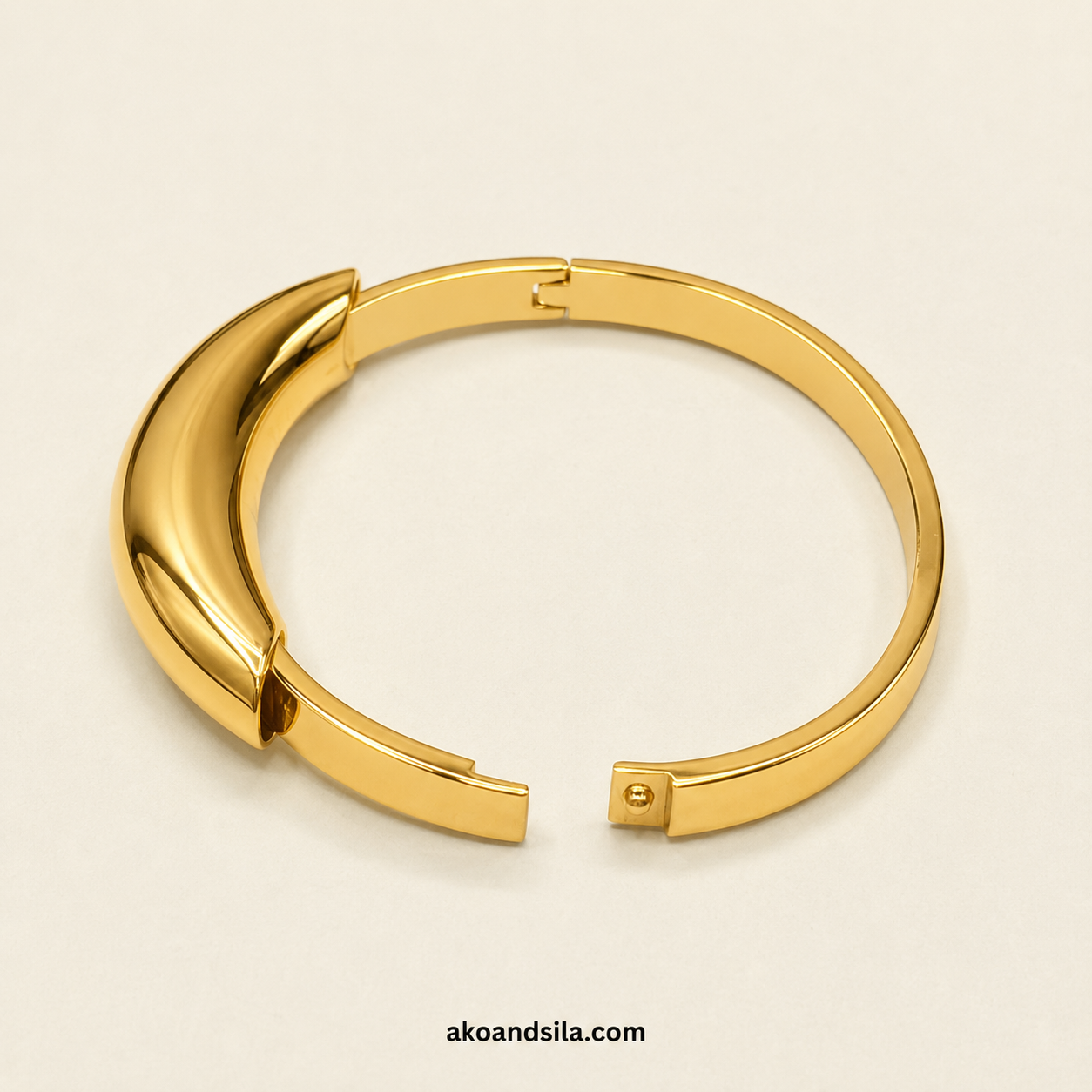 Golden Sleek Bangle Bracelet - Image 3