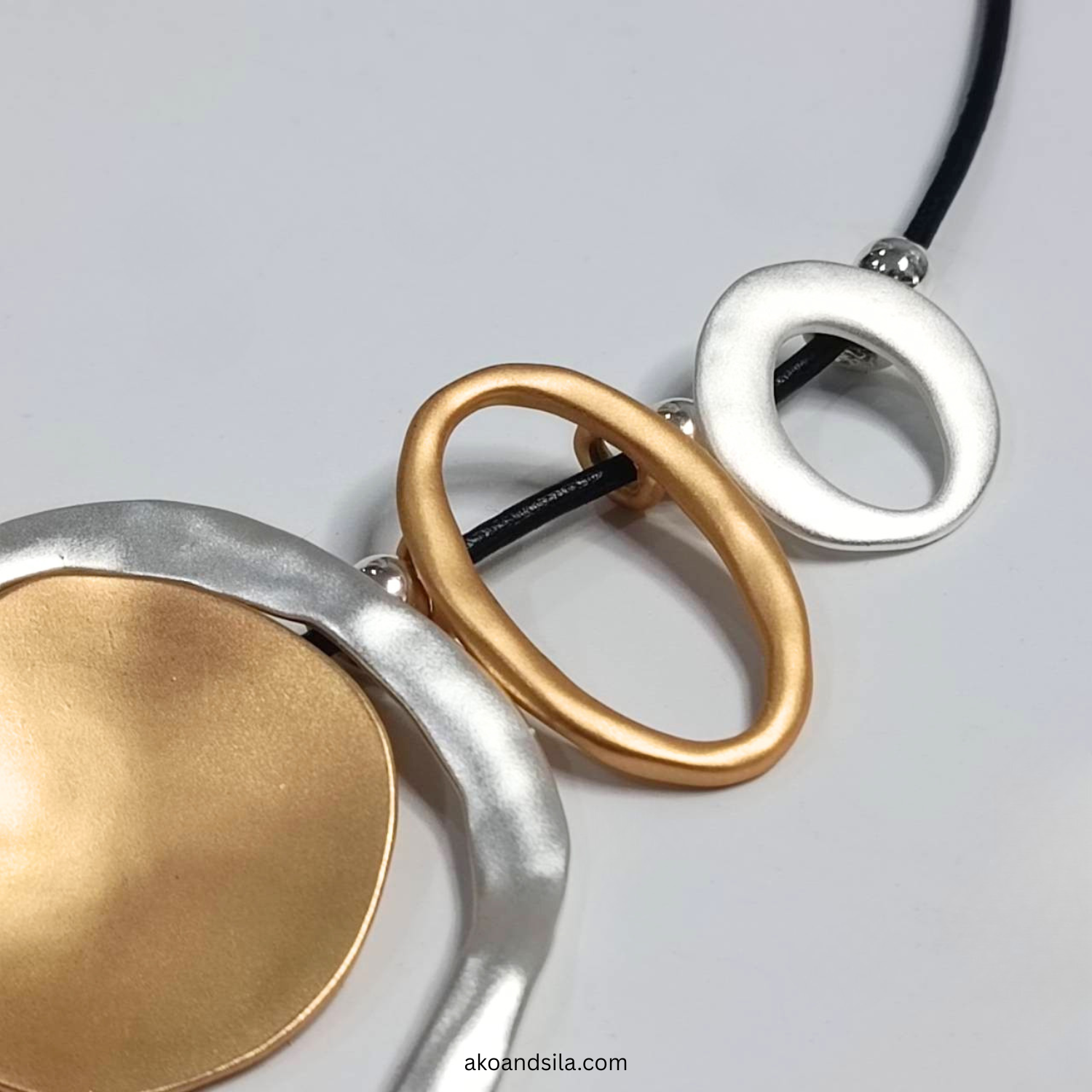 Interlocking Ring Statement Necklace - Image 4