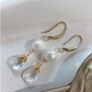 Pearl In Glacier Light Earrings