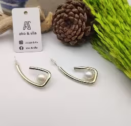 Pearl Curve Earrings