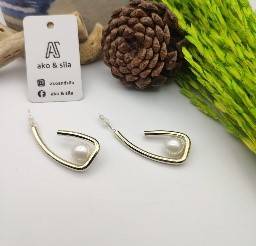 Gold Pearl Curve Earrings