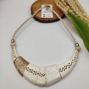 White Pattern Collar Necklace