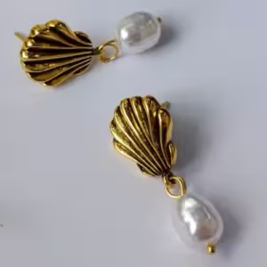 Gold Shell Pearl Earrings
