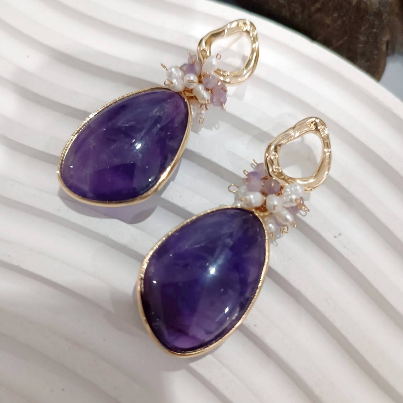 Clam Mind Amethyst Drops Earrings - Image 3
